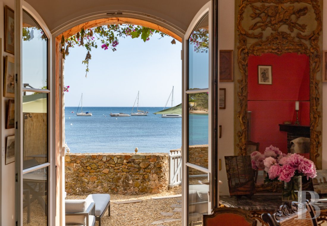 A family home built on the foundations of an ancient fortress in Agay harbour, Saint-Raphaël - photo  n°5